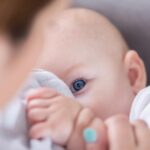 Ребенок кусается во время кормления: почему это происходит и как сохранить ГВ
